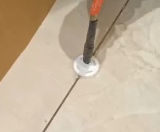 桐柏瓷砖空鼓维修公司专业解答瓷砖在铺贴过程中，如果没有涂抹均匀到位的粘结材料（如水泥砂浆或瓷砖胶），可能会导致以下问题