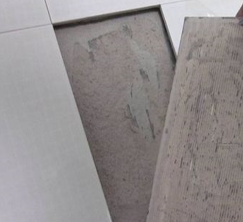 桐柏瓷砖空鼓维修公司分享瓷砖铺贴时如果打浆（即涂抹在瓷砖背面和基层上的砂浆或瓷砖胶）过少，会带来以下问题
